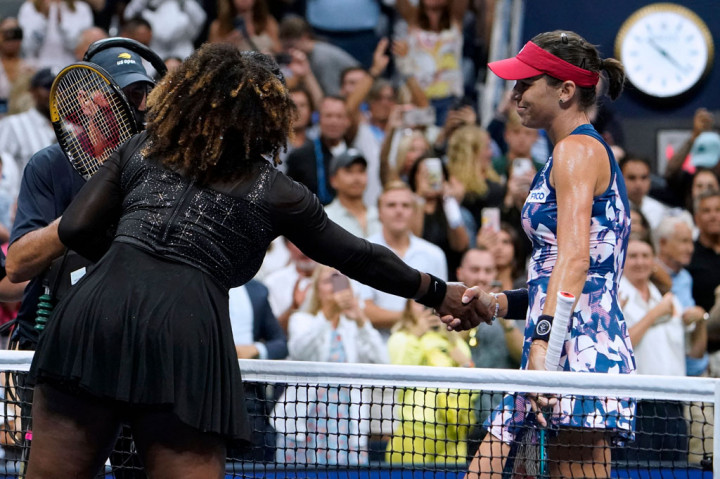 Serena terhenti di babak ketiga setelah dikalahkan petenis Australia Ajla Tomljanovic dengan skor 7-5 6-7(4/7) 6-1 dalam pertarungan tiga jam lima menit.