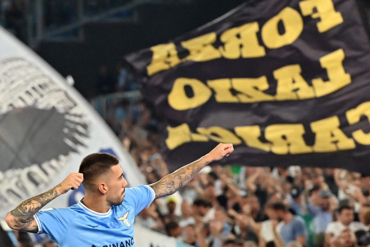 Lazio yang tampil di hadapan publik Stadion Olimpico sejatinya unggul 1-0 lebih dulu melalui gol cepat Mattia Zaccagni (4').