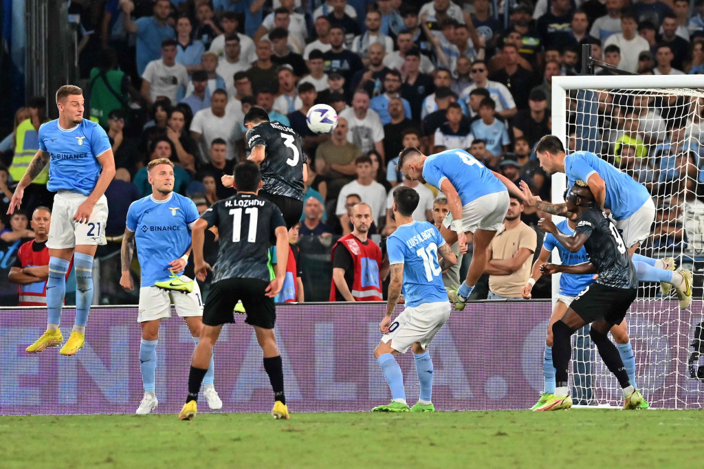 Namun, Napoli berhasil comeback setelah membalas dua gol lewat aksi Kim Min-jae (38') dan Khvicha Kvaratskhelia (61').