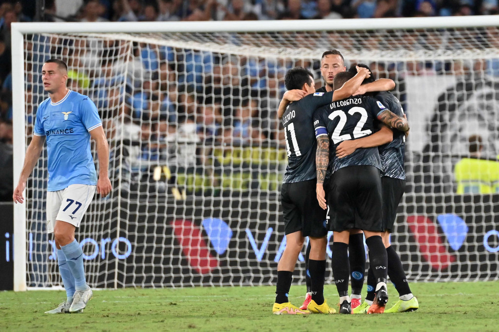 Napoli naik ke puncak klasemen Liga Italia 2022-2023. I Partenopei menguasai klasemen sementara Liga Italia usai membekuk Lazio 2-1 pada pekan kelima Serie A, Minggu, 4 September 2022, dini hari WIB.