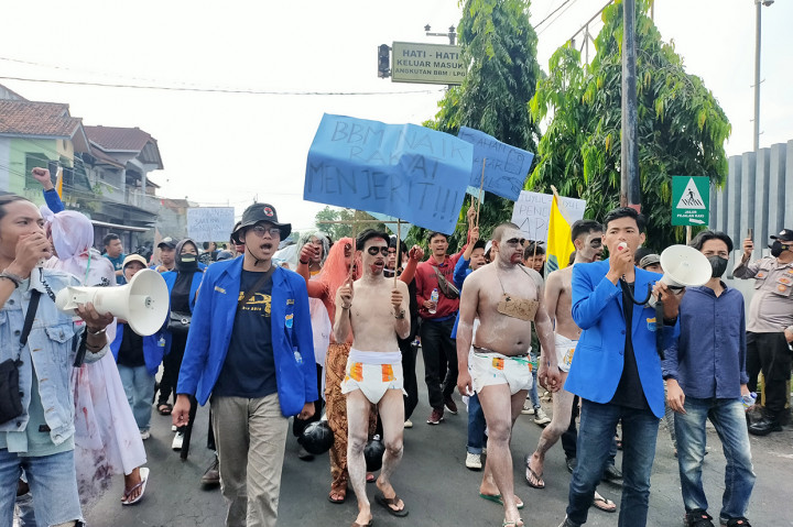 Aksi unjuk rasa tersebut dilandasi kekecewaan, atas kebijakan menaikkan harga BBM.