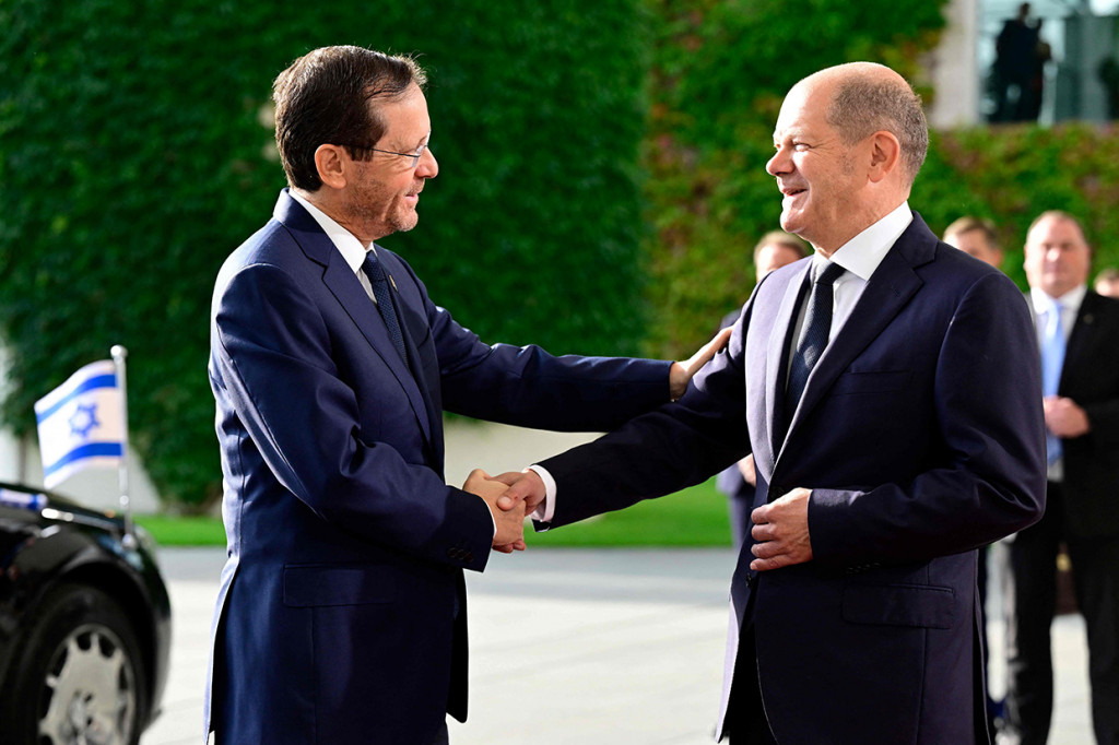 Presiden Israel, Isaac Herzog, tiba di Jerman pada hari Minggu, 4 September 2022 dalam kunjungan kenegaraan selama tiga hari.