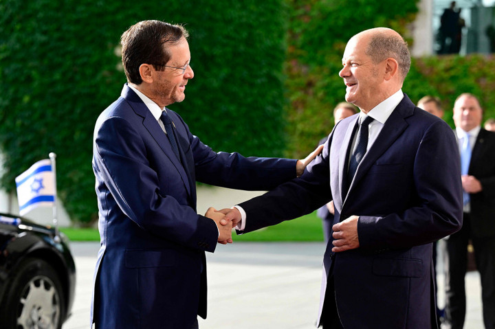 Presiden Israel, Isaac Herzog, tiba di Jerman pada hari Minggu, 4 September 2022 dalam kunjungan kenegaraan selama tiga hari.