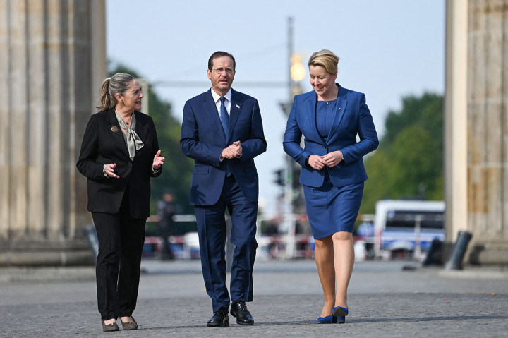 Presiden Herzog juga akan berpidato di parlemen Jerman (Bundestag) pada hari Selasa, 6 September 2022, dan mengunjungi bekas kamp konsentrasi Bergen-Belsen, tempat ribuan orang Yahudi dipenjarakan di bawah rezim Nazi.