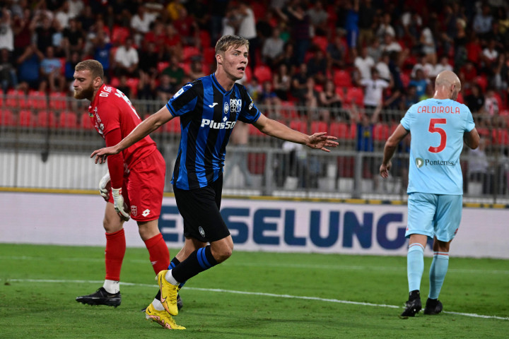 Dua gol kemenangan Atalanta lahir melalui sontekan jarak dekat Rasmus Hojlund pada menit ke-57 dan bunuh diri bek Monza, Marlon, menit ke-65.