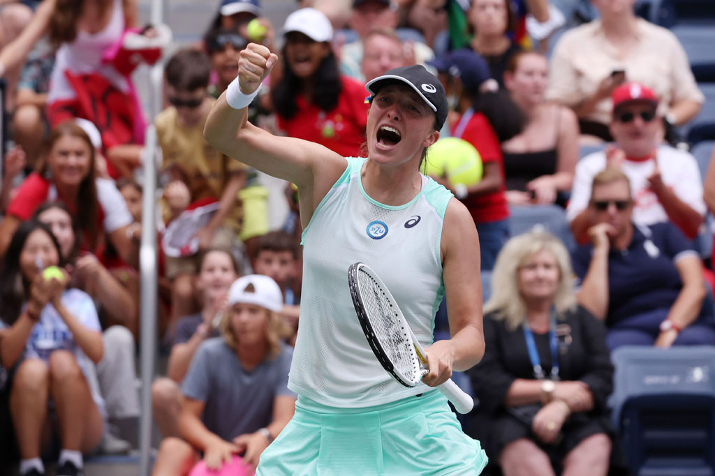 Unggulan teratas itu selanjutnya akan menghadapi unggulan kedelapan dari AS Jessica Pegula untuk memperebutkan satu tempat semifinal.
