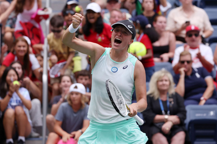 Unggulan teratas itu selanjutnya akan menghadapi unggulan kedelapan dari AS Jessica Pegula untuk memperebutkan satu tempat semifinal.

