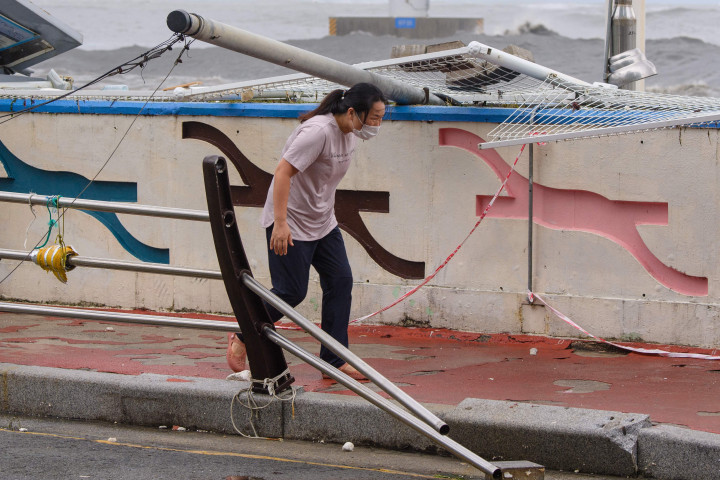 Korban tewas bisa bertambah di kemudian hari, pihak berwenang telah mengidentifikasi setidaknya sembilan orang hilang, termasuk tujuh orang di tempat parkir bawah tanah yang terendam di Pohang.