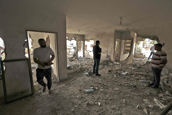 Penembakan di Tel Aviv tersebut adalah bagian dari gelombang serangan terhadap target Israel di mana 19 orang, kebanyakan warga sipil Israel di Israel, tewas. Sebagian besar serangan itu dilakukan oleh warga Palestina. Tiga penyerang Arab Israel juga tewas. 