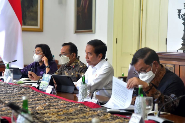 Selain itu, Presiden Jokowi juga menekankan agar seluruh PSN dapat memberikan manfaat nyata bagi masyarakat Indonesia, khususnya penciptaan lapangan kerja.