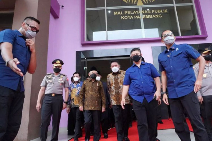 Wakil Presiden Ma'ruf Amin meninjau Mal Pelayanan Publik (MPP) Dinas Penanaman Modal dan Pelayanan Terpadu Satu Pintu (DPMPTSP) Kota Palembang, Sumatera Selatan, Selasa, 6 September 2022.