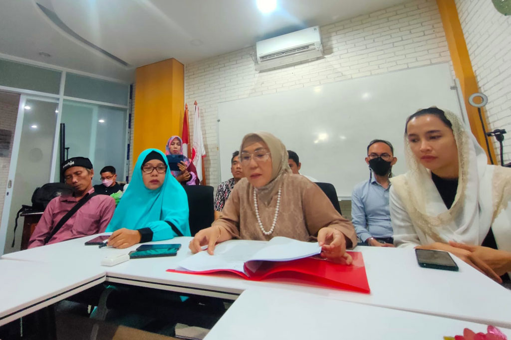 Saat ini tim kuasa hukum keluarga korban sudah menyerahkan proses penyelidikan kasus itu kepada Polres Ponogoro yang informasinya sudah memeriksa sebanyak tujuh orang saksi.