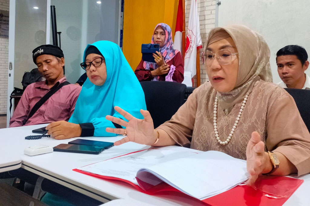 Kuasa Hukum keluarga korban Titis Rachmawati, Selasa, 6 September 2022, menjelaskan pihak keluarga mendesak kepolisian setempat memproses hukum kasus dugaan penganiayaan yang menimpa anaknya karena adanya sikap inkonsistensi dari pihak Pondok Pesantren Darussalam Gontor atas informasi yang disampaikan mengenai kematian AM.