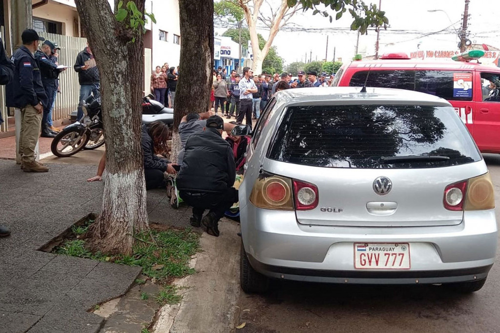 Humberto Andres Coronel Godoy, 33, tewas di kota Pedro Juan Caballero dekat tempat kerjanya di Radio Amambay, saat dia masuk ke mobilnya untuk pergi. Coronel telah menerima ancaman pembunuhan sejak Juni, namun dia menolak perlindungan polisi.