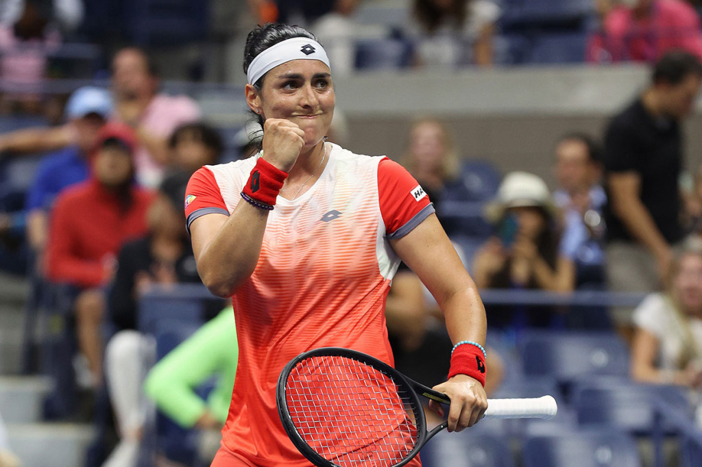 Petenis Tunisia Ons Jabeur kembali mencetak sejarah dengan menjadi petenis putri Afrika pertama yang mencapai semifinal US Open 2022 setelah mengakhiri perlawanan Ajla Tomljanovic di perempat final Selasa, 6 September 2022 waktu setempat.