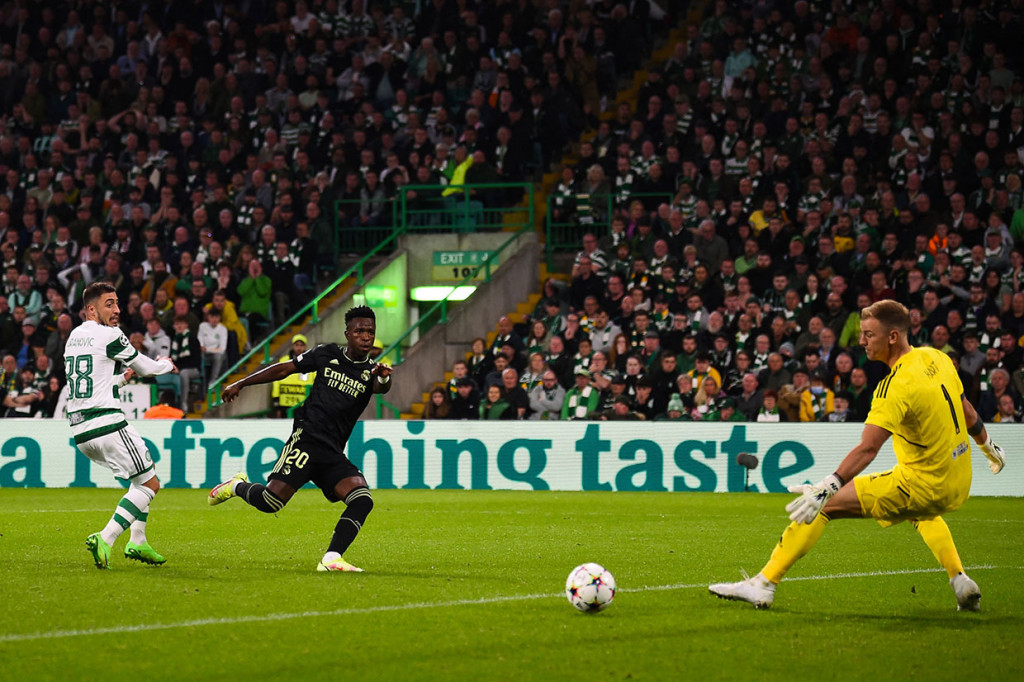 Madrid justru berhasil membuka keunggulan pada menit ke-56 lewat sepakan Vinicius Jr menyambut umpan mendatar Federico Valverde.