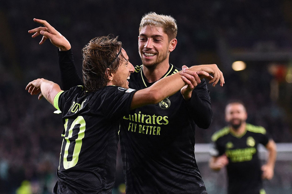 Empat menit kemudian tim tamu menggandakan keunggulan. Gol berawal dari umpan Hazard ke arah Luca Modric yang kemudian melakukan tembakan keras yang melewati hadangan Hart.