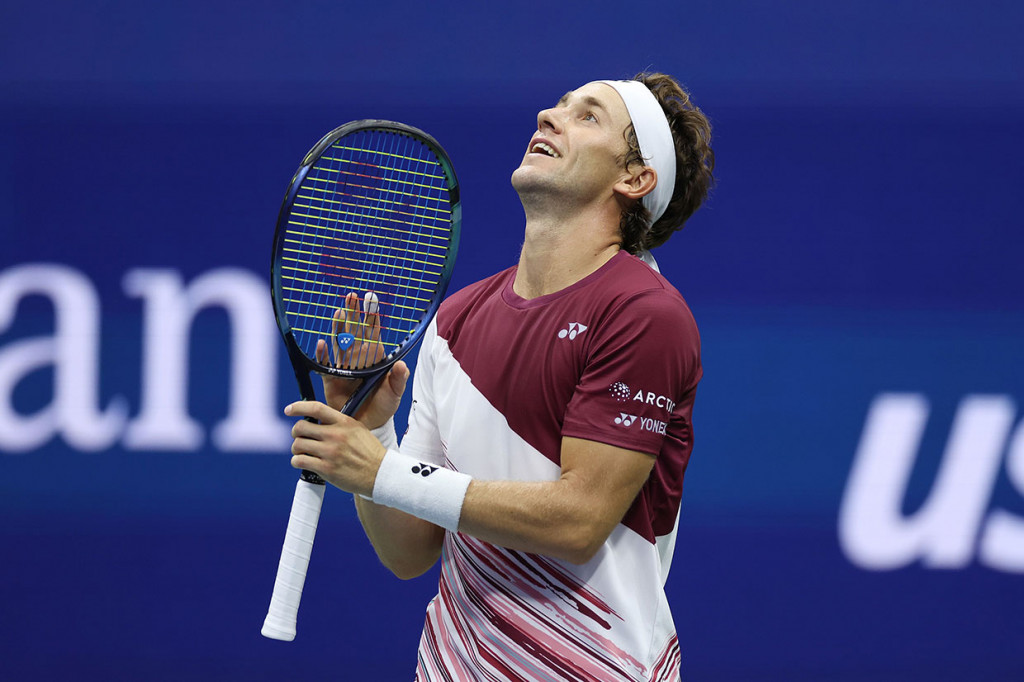 Ruud berpeluang menghadapi seterunya Nick Kyrgios. Kyrgios yang merupakan finalis Wimbledon menghadapi Karen Khachanov di perempat final lainnya Selasa malam waktu AS atau Rabu pagi WIB.