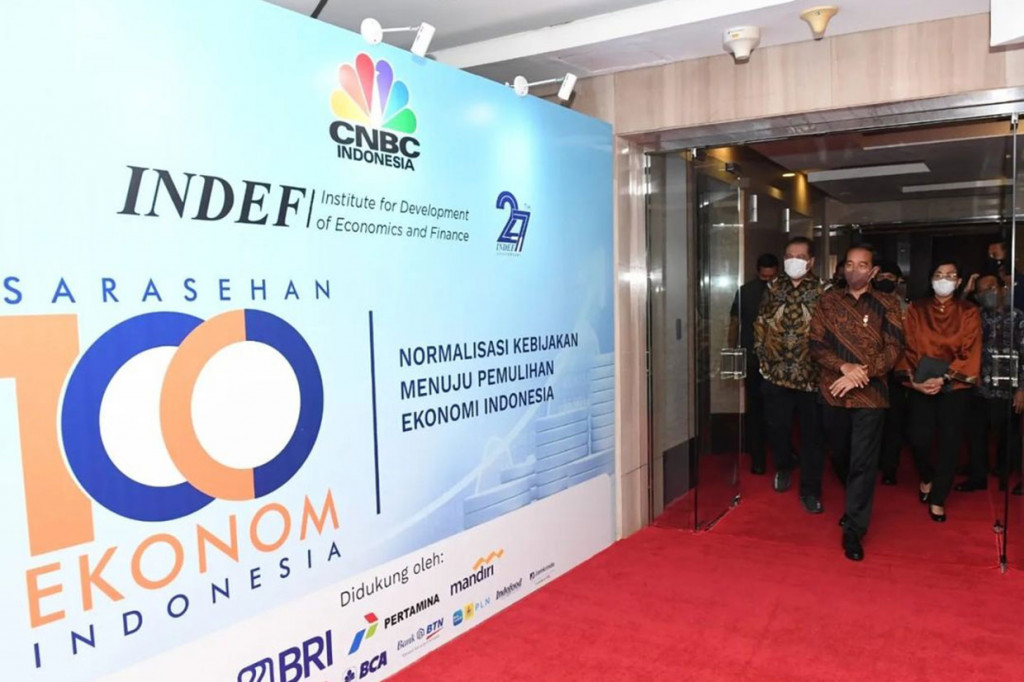 Selain itu, Presiden juga menjelaskan bahwa pandemi memberikan pelajaran bagi pemerintah pentingnya konsolidasi dari semua pihak untuk menghadapi berbagai permasalahan. Konsolidasi tersebut penting diterapkan mulai dari pemerintah pusat, provinsi, daerah, organisasi masyarakat, TNI, Polri, hingga masyarakat.