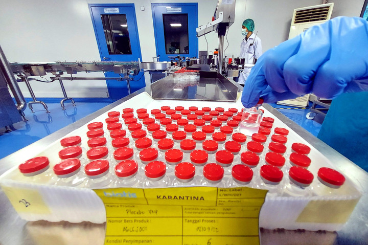 Pengembangan vaksin Merah Putih atau Inavac yang merupakan vaksin Covid-19 produksi dalam negeri telah memasuki uji klinik fase 3 sejak bulan Juni lalu. 