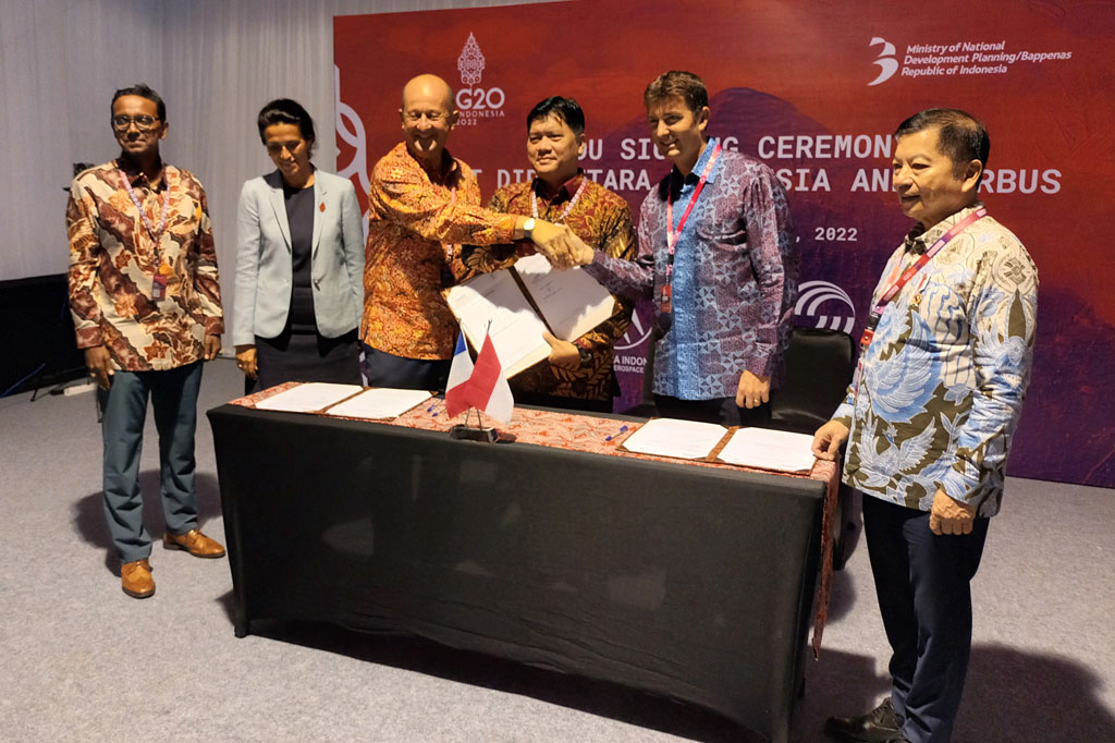 PT Dirgantara Indonesia (DI) dan Airbus bekerja sama meningkatkan bisnis Aerostructure dan Maintenance, Repair, and Overhaul (MRO). Kerja sama ini diselenggarakan sebagai rangkaian G20 Development Ministerial Meeting Side Event bertema 'Harnessing the Ecosystem of Aerospace Industry in Indonesia'.