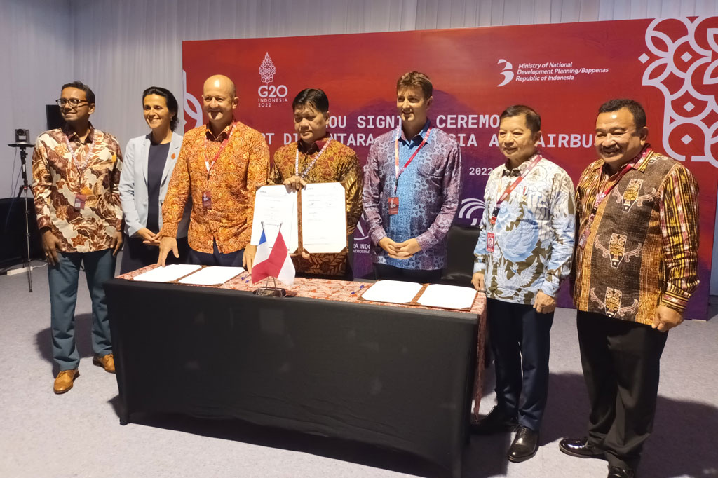 Menteri PPN/Kepala Bappenas Suharso Monoarfa turut menyaksikan penandatanganan tersebut. Penandatanganan nota kesepahaman ini juga turut disaksikan Menteri Pembangunan Prancis Chrysoula Zacharopoulou dan Deputi Bidang Ekonomi Kementerian PPN/Bappenas Amalia Adininggar Widyasanti.