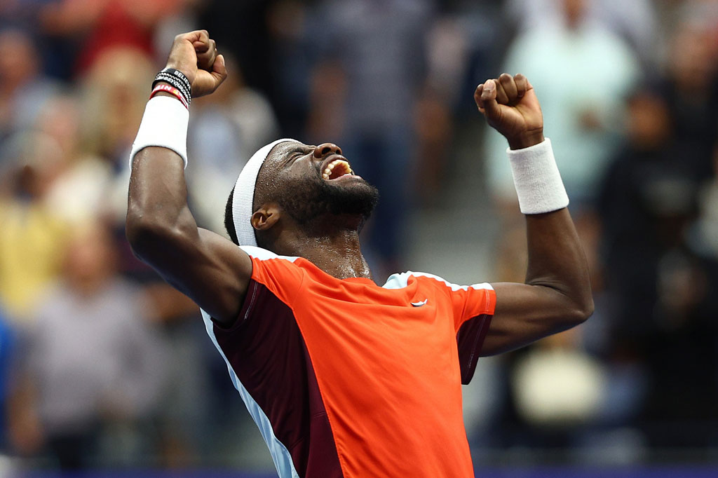 Tiafoe, unggulan ke-22, selanjutnya akan menghadapi unggulan ketiga asal Spanyol Carlos Alcaraz atau Jannik Sinner dalam penampilan semifinal Grand Slam pertamanya.
