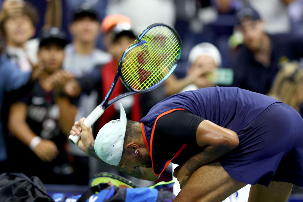 Aksi Nick Kyrgios membanting dua raketnya sampai hancur tersebut membuatnya diganjar denda sebesar USD14 ribu (sekitar Rp206 juta).