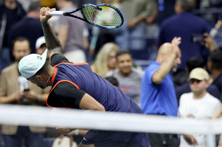 
Itu adalah sanksi kelima Kyrgios dari turnamen setelah sebelumnya dihukum karena bahasa yang buruk dan meludah.


Dendanya sebesar USD32.500 meskipun jumlah tersebut hanya akan menyebabkan kerugian kecil dibanding total hadiah uang yang dia terima sebesar USD445 ribu.