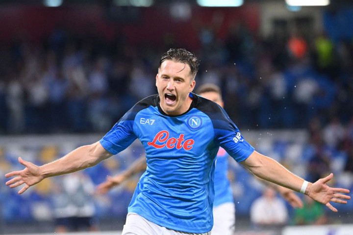 Napoli langsung tancap gas dan mencetak gol keempatnya semenit setelah babak kedua dimulai lewat gol kedua Zielinski, yang mencungkil bola melewati hadangan Becker.