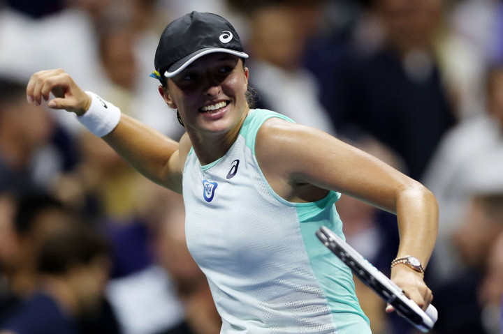 Juara French Open itu akan menghadapi Aryna Sabalenka untuk memperebutkan satu tempat di final, setelah lolos ke empat besar Grand Slam untuk ketiga kalinya pada 2022.