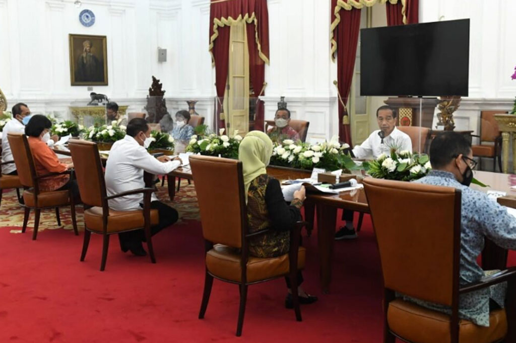 Presiden Joko Widodo menggelar rapat terbatas di Istana Merdeka Jakarta, Kamis, 8 September 2022, terkait persiapan Indonesia menjadi tuan rumah Piala Dunia FIFA U20 pada tahun 2023 mendatang. 