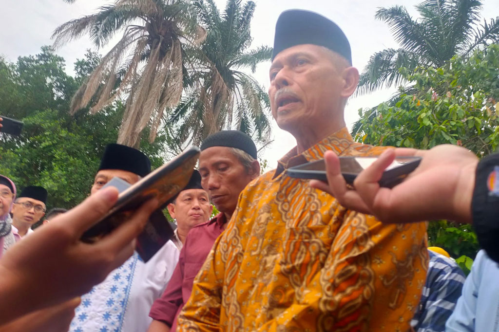 Terkait dengan permasalahan kasus hukum AM yang sedang ditangani Polres Ponorogo, Akrim memilih tak menjawab.