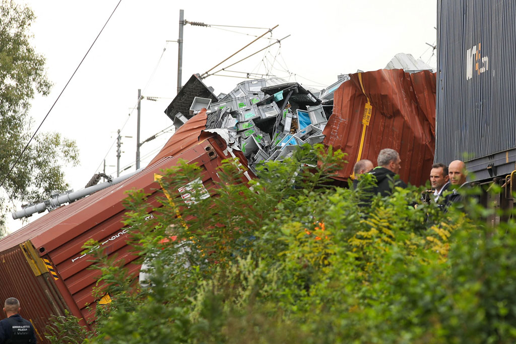 Tabrakan kereta penumpang dan kereta barang tersebut menewaskan sedikitnya tiga orang dan melukai 11 lainnya. Polisi menyatakan bahwa tabrakan itu terjadi pada Jumat, 9 September 2022 malam sekitar pukul 21.30 waktu setempat
