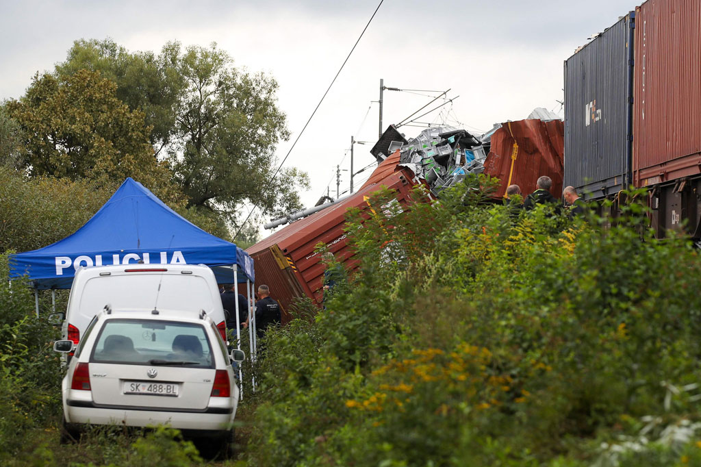 Penyebab tabrakan itu belum diketahui. Investigasi telah diluncurkan untuk menentukan apa yang menjadi penyebab kecelakaan tersebut.