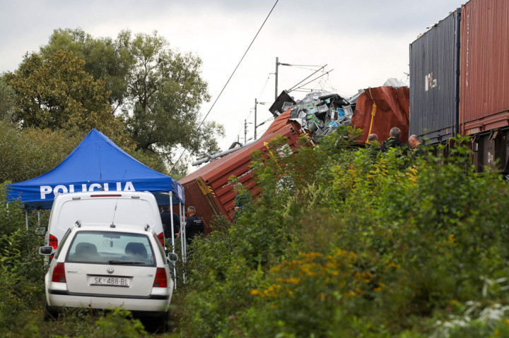 Penyebab tabrakan itu belum diketahui. Investigasi telah diluncurkan untuk menentukan apa yang menjadi penyebab kecelakaan tersebut.