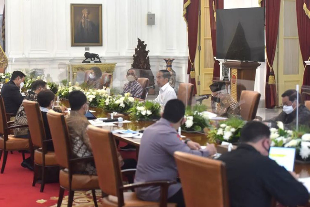 Jokowi ingin kembali memastikan agar pelayanan imigrasi lebih melayani dan meninggalkan gaya-gaya lama. Menurut dia, visa maupun Kitas bagi para investor maupun tenaga ahli asing diyakini dapat memberikan manfaat bagi rakyat Indonesia.