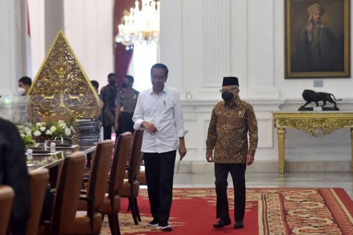 Turut hadir dalam rapat tersebut antara lain Wakil Presiden Ma'ruf Amin, Menteri Koordinator Bidang Politik, Hukum, dan Keamanan (Menkopolhukam) Mahfud MD, Menteri Koordinator Bidang Maritim dan Investasi Luhut Binsar Pandjaitan, Menteri Hukum dan Hak Asasi Manusia (Menkumham) Yasonna Laoly, Menteri Keuangan Sri Mulyani Indrawati, Menteri Pariwisata dan Ekonomi Kreatif Sandiaga Uno, Kapolri Jenderal Listyo Sigit Prabowo, dan Menteri Luar Negeri Retno Marsudi.