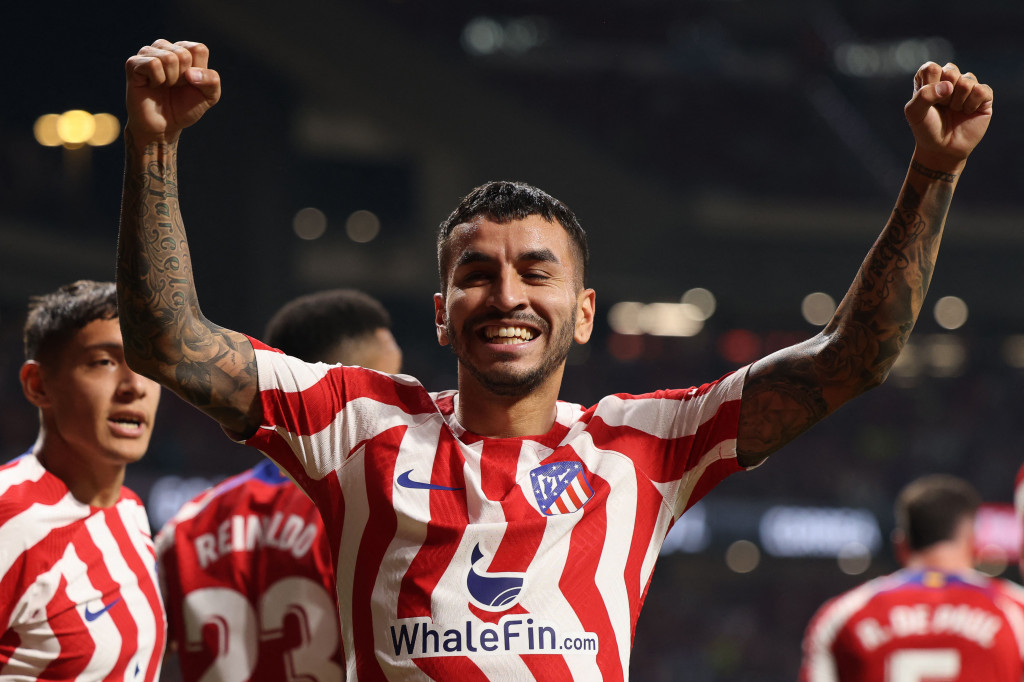 Atletico Madrid membuka keunggulan pada menit ke-9. Aktor utama yang melahirkan gol pertama untuk Atletico Madrid adalah Angel Correa. Dia membobol gawang Celta Vigo setelah memanfaatkan assist Rodrigo de Paul.