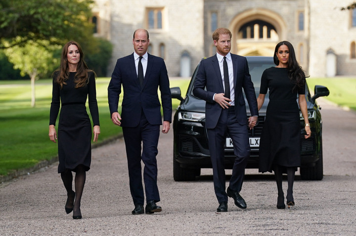 Pangeran William dan istrinya, Kate Middleton, tampil bersama sang adik, Harry dan istrinya, Meghan Markle.