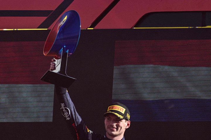 Kemenangan ini membuat Verstappen meraih kemenangan kelima secara beruntun. Pebalap Red Bull itu makin dekat dengan gelar juara dunia. 