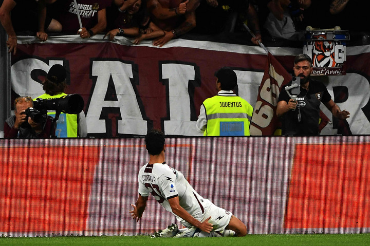 Salernitana unggul dua gol lebih dulu melalui gol dari Antonio Candreva (18') dan Krzysztof Piatek (45+5' -pen).