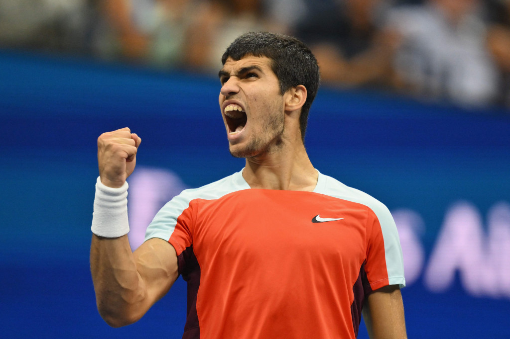 Alcaraz juga menjadi remaja pertama yang memuncaki peringkat ATP. Alcaraz menggusur Daniil Medvedev yang tersingkir di babak keempat US Open 2022.