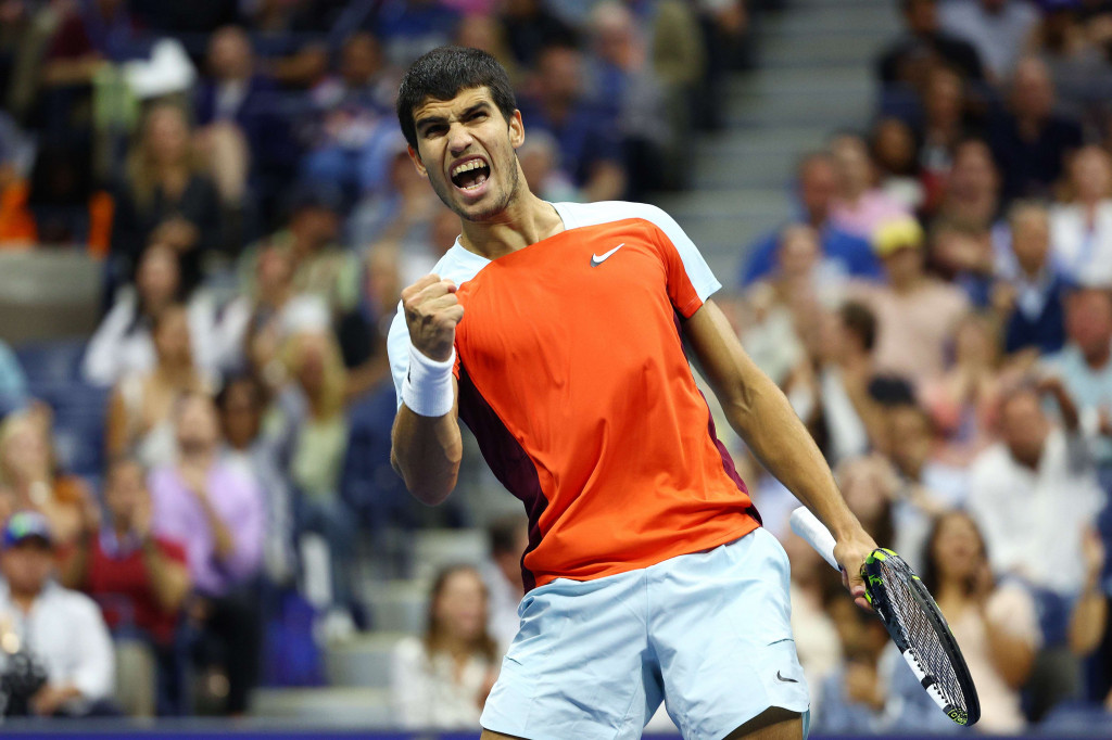Petenis muda Spanyol, Carlos Alcaraz tampil sebagai juara US Open 2022 usai mengalahkan Casper Ruud. Pria 19 tahun itu sekaligus naik ke peringkat satu dunia termuda dalam sejarah.