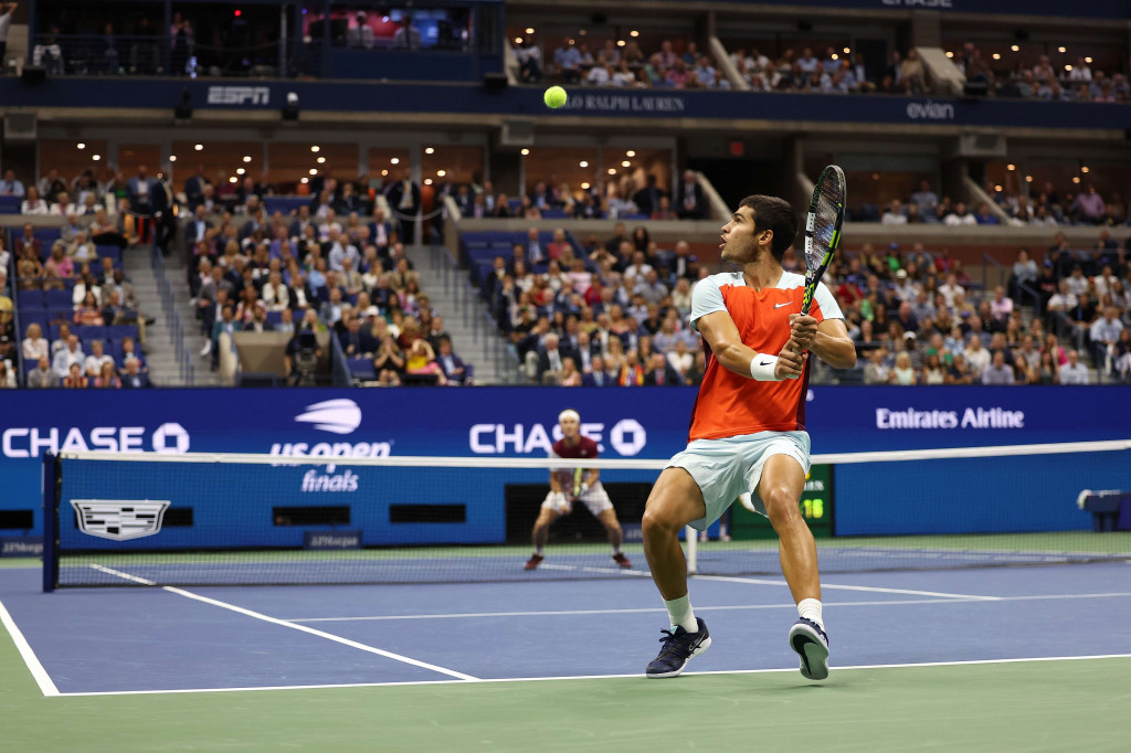 Alcaraz menghadapi petenis Norwegia, Casper Ruud, di partai final pada Senin, 12 September 2022, pagi WIB. Ia menang dengan skor 6-4, 2-6, 7-6, dan 6-3 di Billie Jean King Tennis Centre, Amerika Serikat.