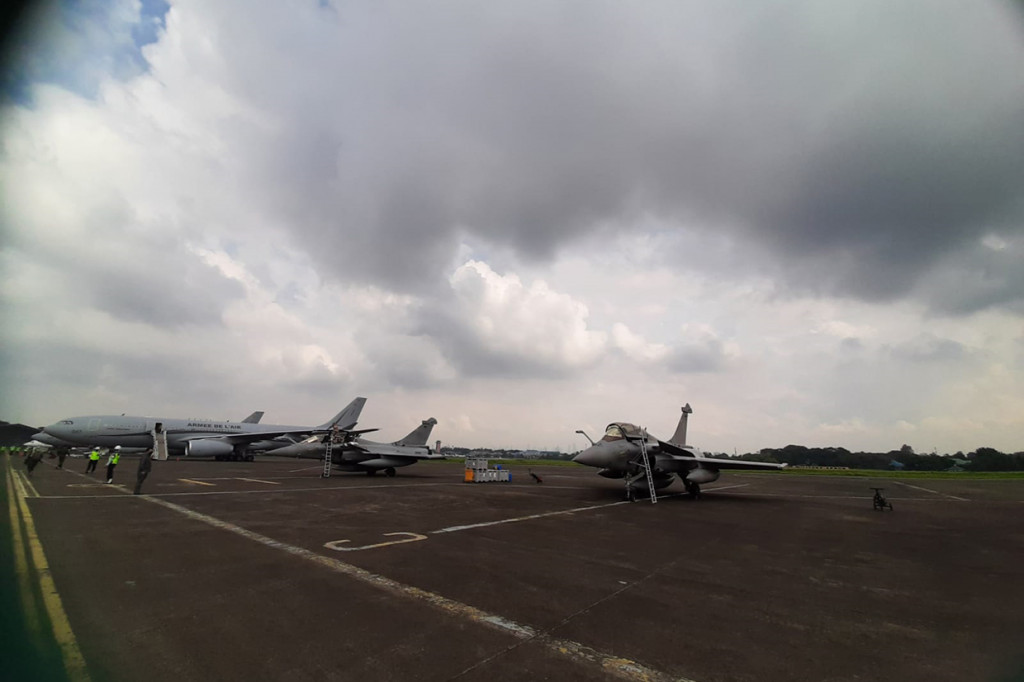Kedatangan pesawat-pesawat AU Prancis ini untuk melaksanakan serangkaian kerja sama dengan TNI AU pun Kementerian Pertahanan RI.