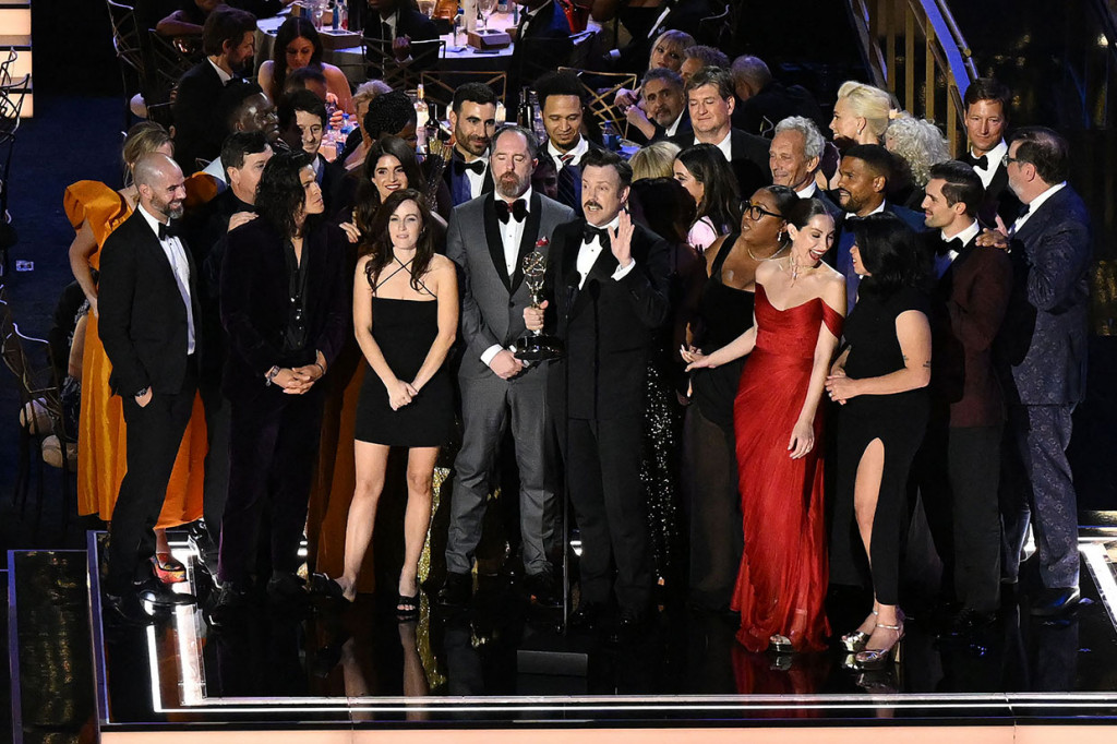 'Ted Lasso' kembali meraih penghargaan komedi terbaik di Emmy Awards ke-74.