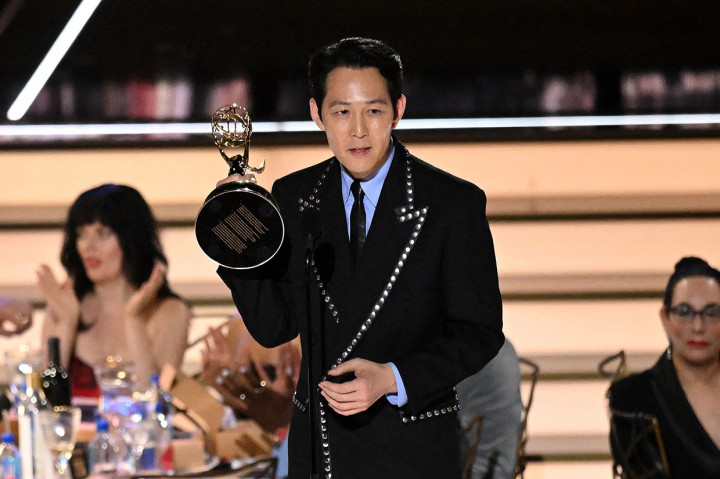 Lee Jung-jae merebut kategori Pemeran Utama Pria Terbaik dalam Drama series di ajang Emmy Awards ke-74.