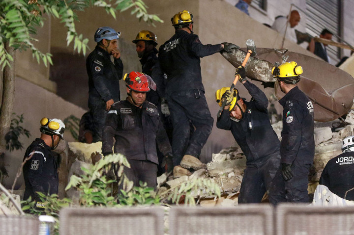 Sedikitnya lima orang ditemukan meninggal dunia dan 14 lainnya terluka setelah sebuah bangunan tempat tinggal empat lantai runtuh di Amman, Ibu Kota Yordania, Selasa, 13 September 2022 waktu setempat. Beberapa orang diperkirakan masih terperangkap dalam reruntuhan.