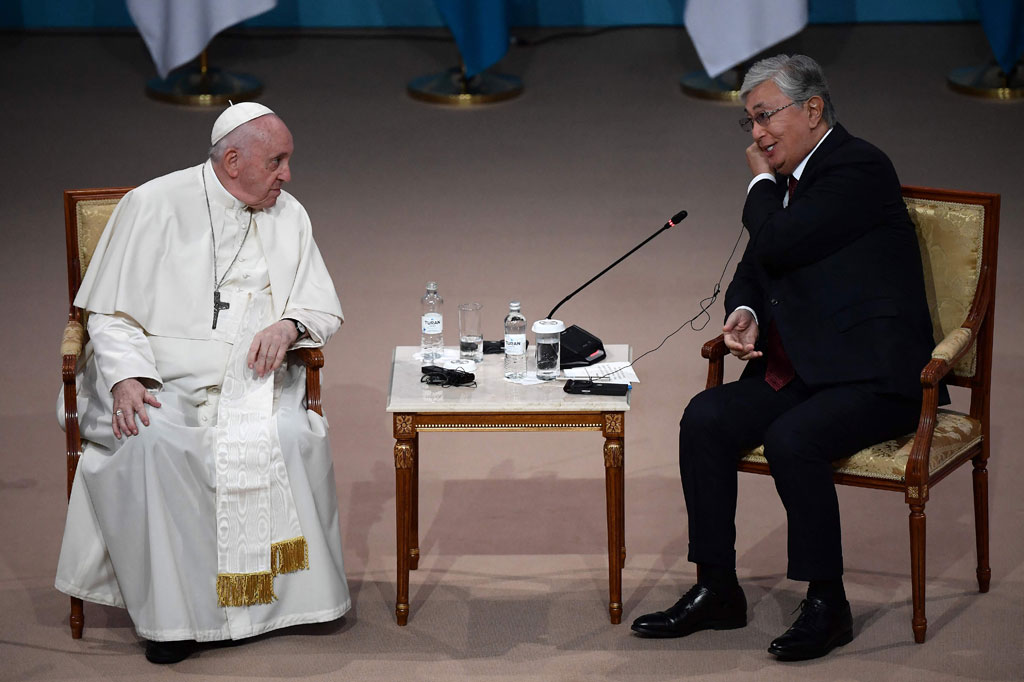 Sementara Paus Fransiskus menyatakan kepuasannya berkunjung ke Kazakhstan yang dia anggap sebagai peziarahan damai untuk mencari dialog dan persatuan. 